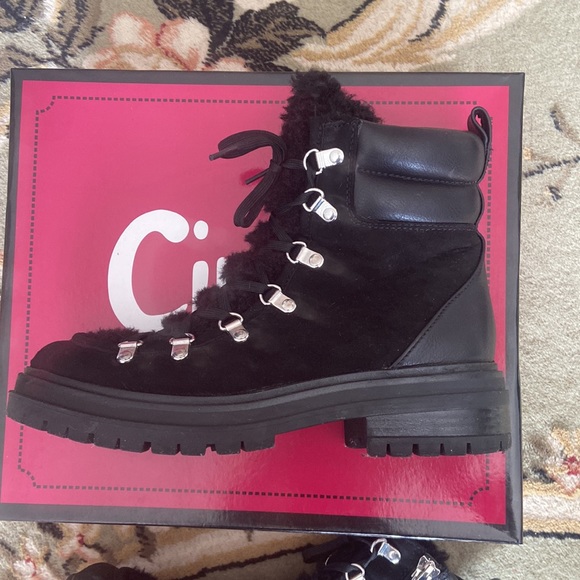 Boots - Picture 3 of 11